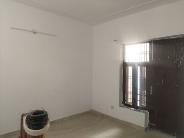 Room in 4 BHK Builder Floor at Green Fields Colony – for Sale