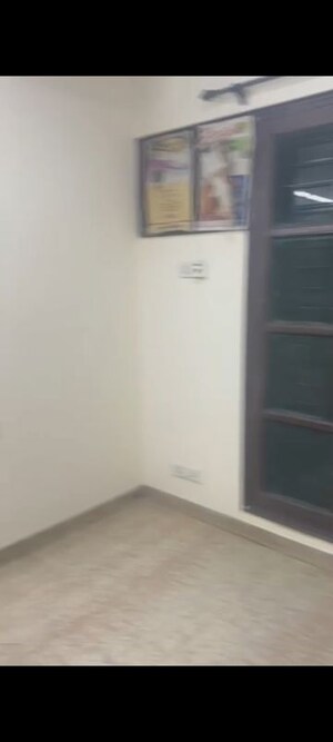 Room in 3 BHK Builder Floor at Sector 38 – for Rent