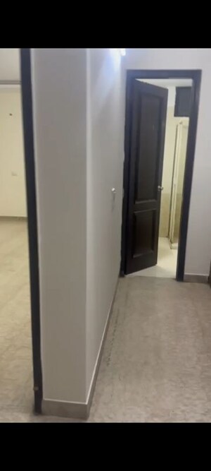 Building Lobby in 3 BHK Builder Floor at Sector 38 – for Rent