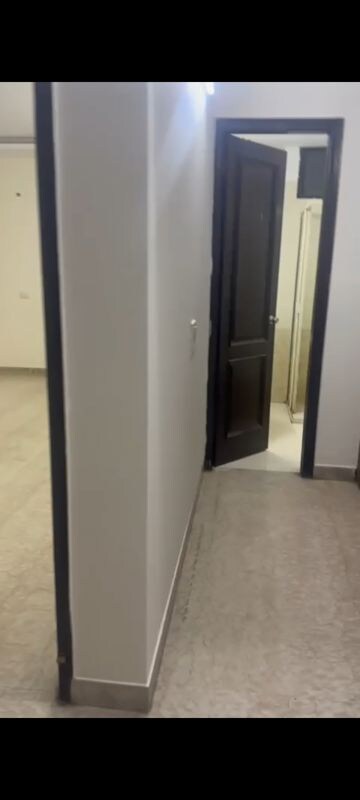 Building Lobby in 3 BHK Builder Floor at Sector 38 – for Rent