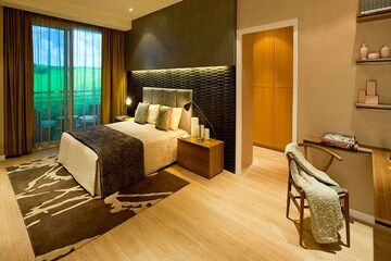 Room in 4 BHK Apartment at DLF The Camellias, Sector 42 – for Sale