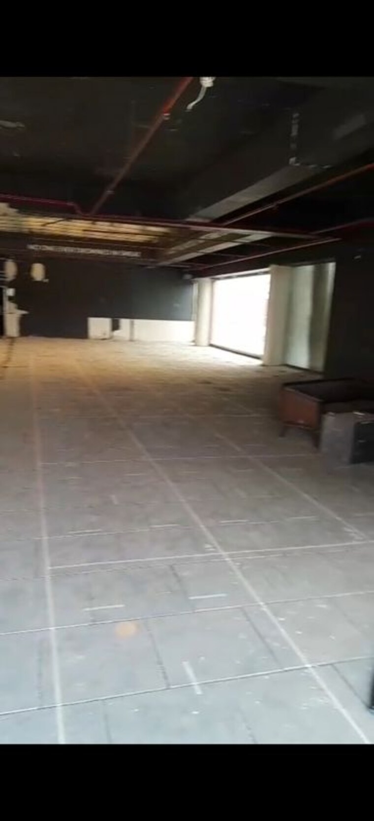  Parking, andheri west Commercial Showroom 4490 Sq.Ft. In Andheri West Mumbai 9954911