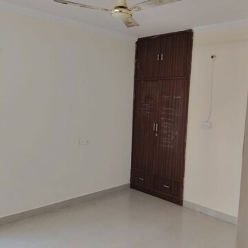 Room in 3 BHK Apartment at Saraswati Apartments, Malesemau – for Rent