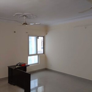 Room in 3 BHK Apartment at Saraswati Apartments, Malesemau – for Rent