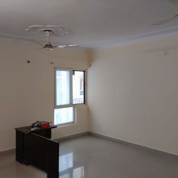 Room in 3 BHK Apartment at Saraswati Apartments, Malesemau – for Rent