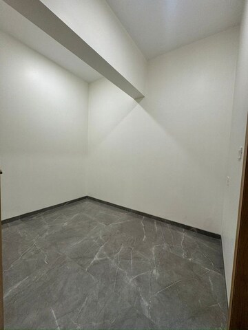 Room in 5 BHK Apartment at Raviraj Sattva, Aundh – for Rent