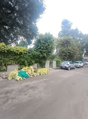 Parking in 4 BHK Builder Floor at Sector 14 – for Sale