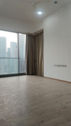 Room in 4 BHK Apartment at Rustomjee Crown, Prabhadevi – for Rent