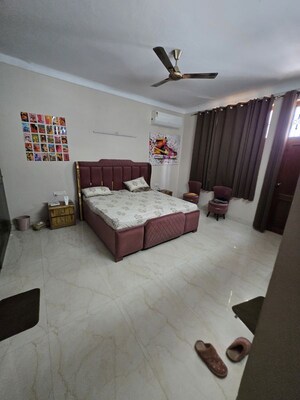 Bedroom in 6+ BHK Independent House at Sector 14 – for Sale
