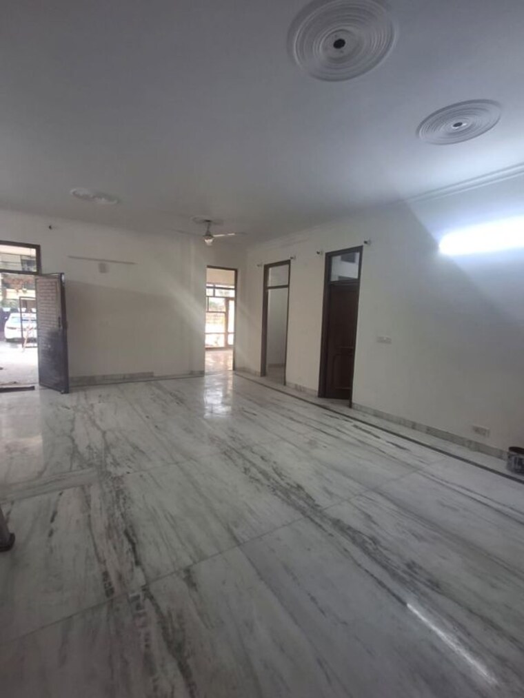 Room, sector 37 3 Bedroom 2000 Sq.Ft. Independent House In Sector 37 Chandigarh 9955069