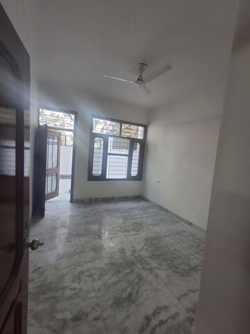 Room in 3 BHK Independent House at Sector 37 – for Rent