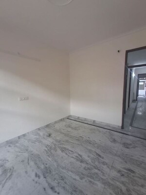 Room in 3 BHK Independent House at Sector 37 – for Rent