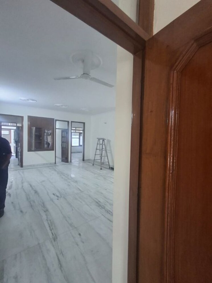 Room, sector 37 3 Bedroom 2000 Sq.Ft. Independent House In Sector 37 Chandigarh 9955069