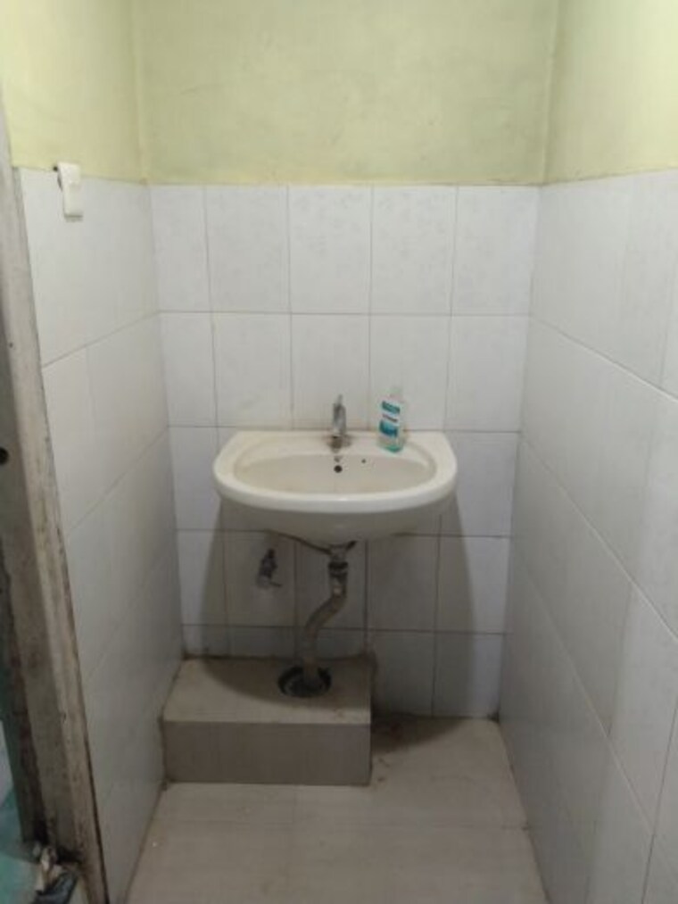 Bathroom, krushi-chs 1 RK 500 Sq.Ft. Independent House In Gokhalenagar Pune 9955072