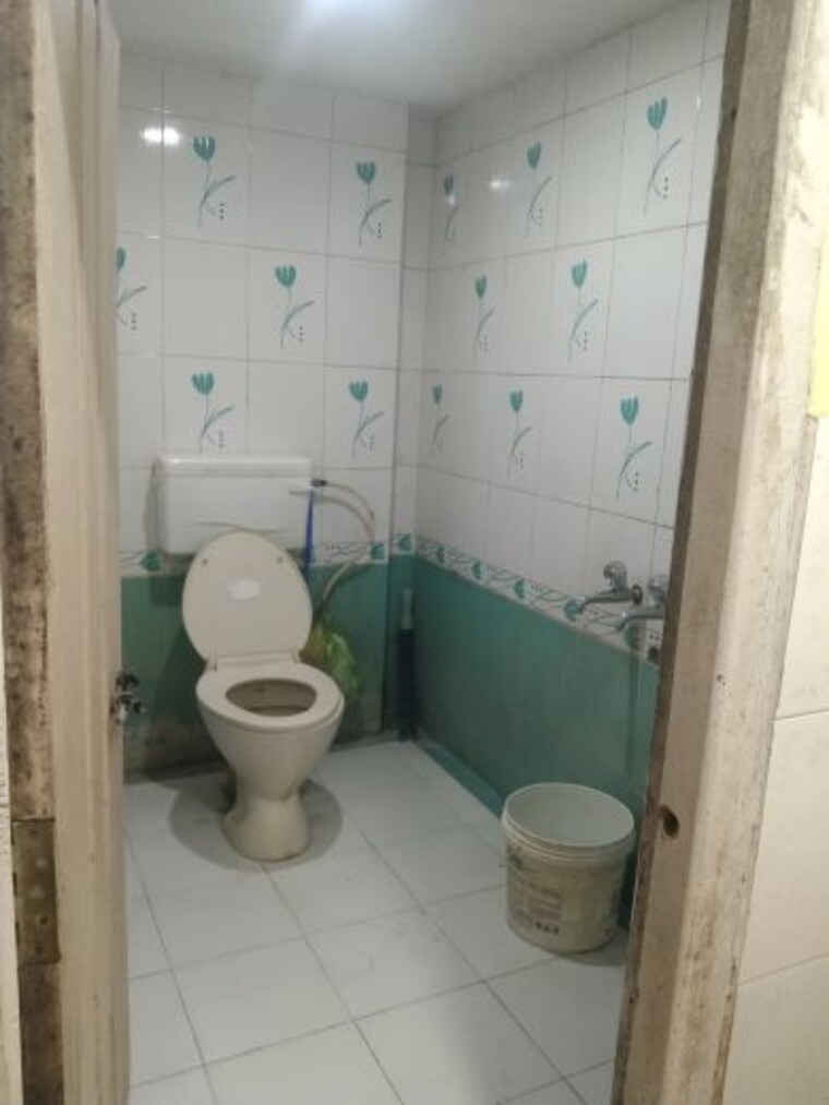 Bathroom, krushi-chs 1 RK 500 Sq.Ft. Independent House In Gokhalenagar Pune 9955072