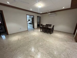 Room in 3 BHK Independent House at Sector 34 – for Rent