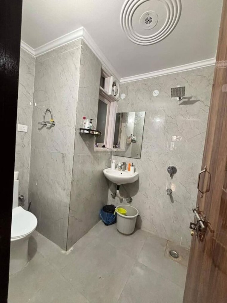 Bathroom, freedom fighters enclave 1 Bedroom 568 Sq.Ft. Builder Floor In Freedom Fighters Enclave Delhi 9955089