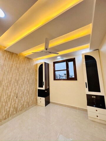 Room in 2 BHK Builder Floor at Umang Winter Hills Dwarka Mor, Dwarka Mor – for Rent
