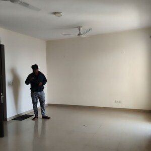 Furnished Amenities in 3.5 BHK Apartment at Emaar Emerald Estate, Sector 65 – for Rent