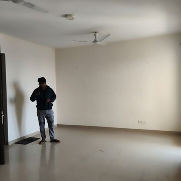 Furnished Amenities in 3.5 BHK Apartment at Emaar Emerald Estate, Sector 65 – for Rent