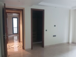 Room in 3 BHK Builder Floor at Lavish Apartment, Malcha Marg – for Sale