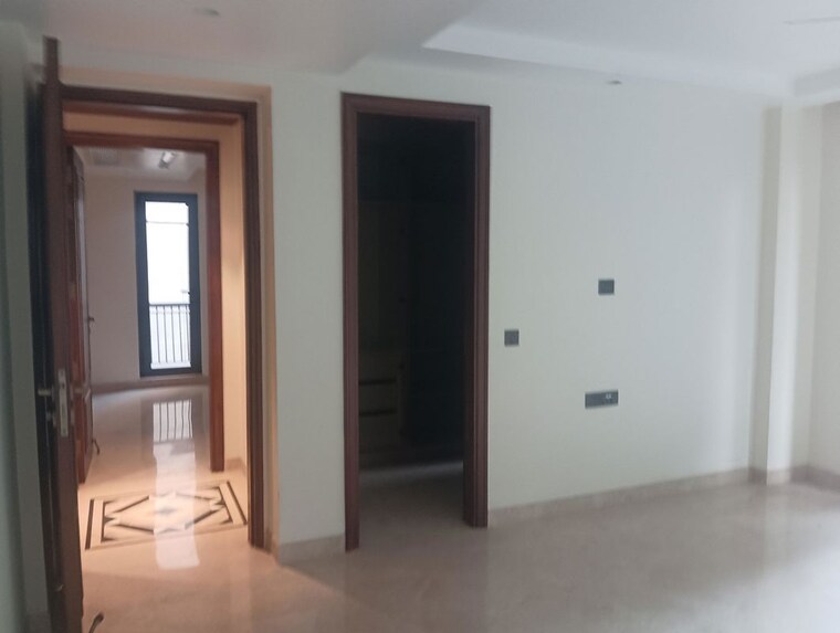 Room, lavish-apartment 3 Bedroom 3300 Sq.Ft. Builder Floor In Malcha Marg Delhi 9954839