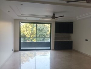 Room in 3 BHK Builder Floor at Lavish Apartment, Malcha Marg – for Sale
