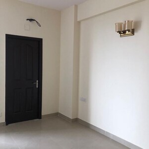 Room in 3.5 BHK Apartment at Sunworld Vanalika, Sector 107 – for Rent