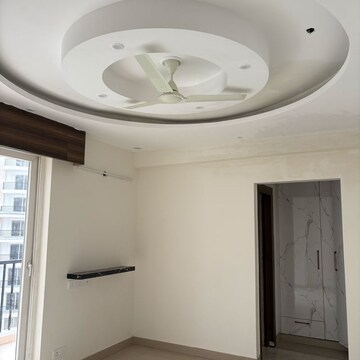 Room in 4 BHK Apartment at Sunworld Vanalika, Sector 107 – for Rent