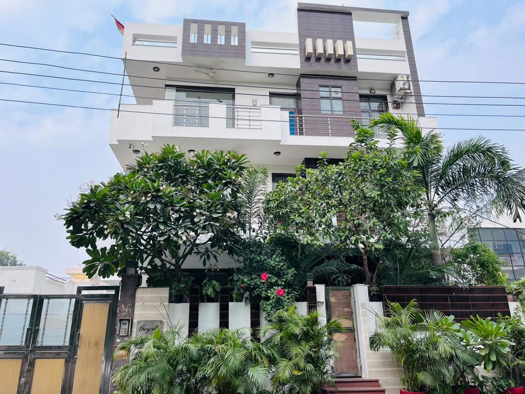 6 BHK + Study Room Independent House For Sale in Sector 19