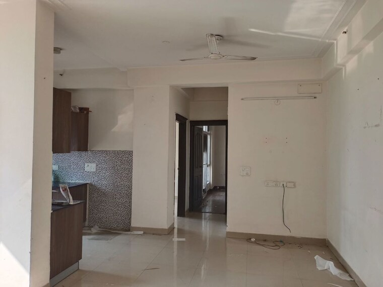 Room, sector 19 6 Bedroom 225 Sq.Mt. Independent House In Sector 19 Noida 9955167