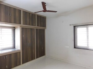 Room in 2 BHK Builder Floor at Kondapur – for Rent