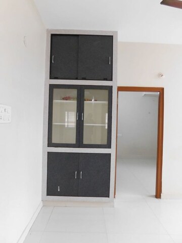 Room in 2 BHK Builder Floor at Kondapur – for Rent
