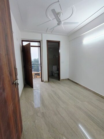 Room in 1 BHK Builder Floor at Saket – for Rent