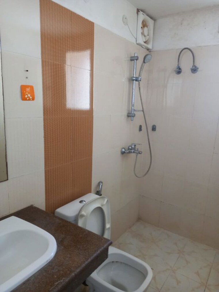 Bathroom, sushma-urban-views 3 Bedroom 1800 Sq.Ft. Apartment In Ghazipur Zirakpur 9955321