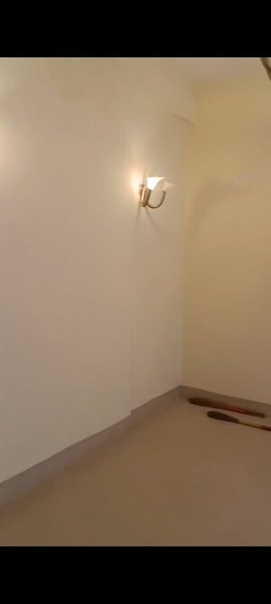 Room in 2 BHK Apartment at Maryland CHS Worli, Worli – for Rent