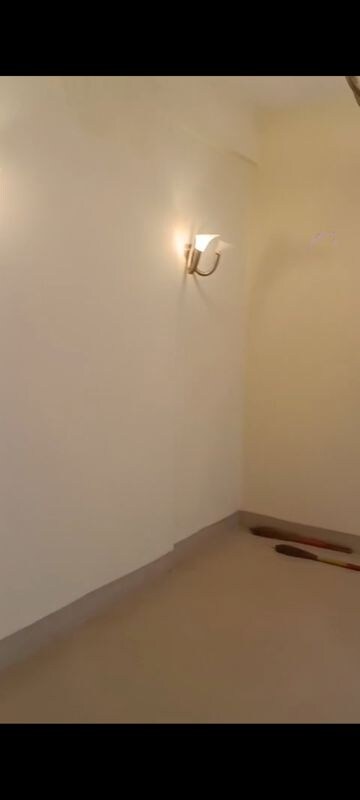 Room in 2 BHK Apartment at Maryland CHS Worli, Worli – for Rent