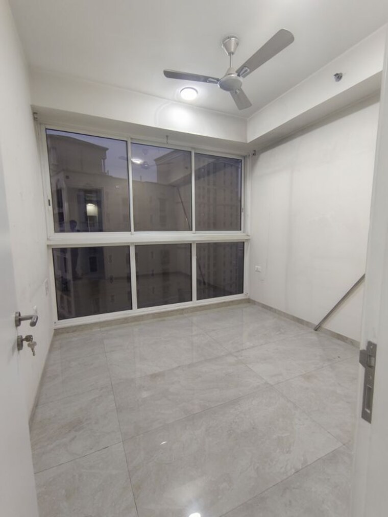 Room, tata-serein 3 Bedroom 996 Sq.Ft. Apartment In Pokhran Road No Two Thane 9955350