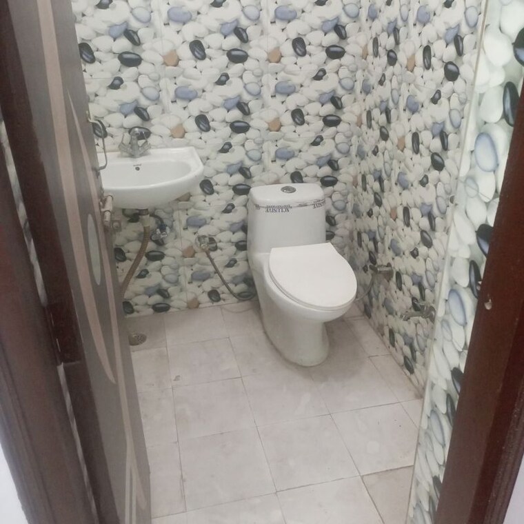 Bathroom, ml-73-avenue 3 Bedroom 1350 Sq.Ft. Builder Floor In Sector 73 Noida 9955364