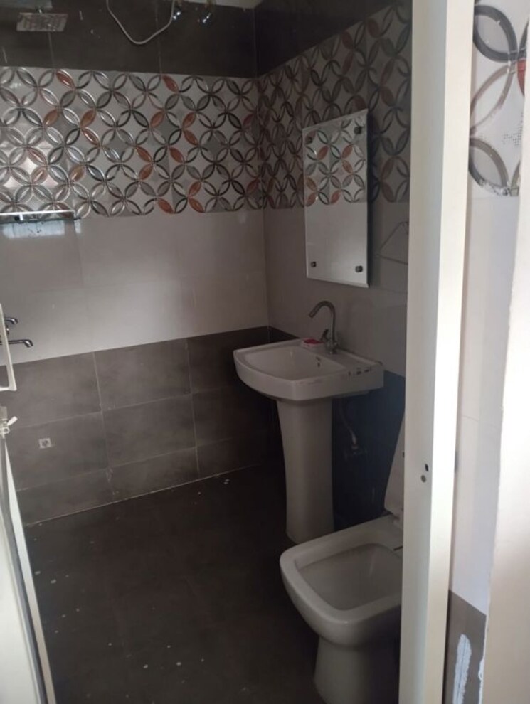 Bathroom, sector 46 2 Bedroom 250 Sq.Ft. Independent House In Sector 46 Chandigarh 9955380