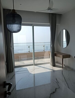 Room in 3 BHK Apartment at Lokhandwala Minerva Mahalaxmi, Mahalaxmi – for Rent