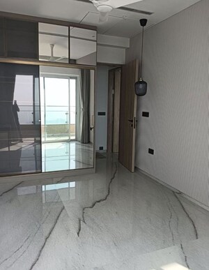 Room in 3 BHK Apartment at Lokhandwala Minerva Mahalaxmi, Mahalaxmi – for Rent