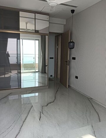 Room in 3 BHK Apartment at Lokhandwala Minerva Mahalaxmi, Mahalaxmi – for Rent