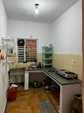 Master Bedroom in 2 BHK Apartment at Gomti Nagar – for Rent