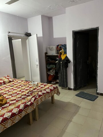 Bedroom in 2 BHK Apartment at Gomti Nagar – for Rent