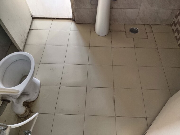 Bathroom, gaur-city-5th-avenue 2 Bedroom 910 Sq.Ft. Apartment In Sector 4 Greater Noida Greater Noida 9955445