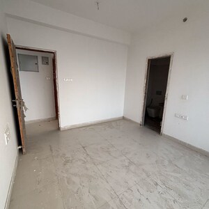 Room in 2 BHK Apartment at Dynamix Divum, Riddhi Gardens – for Rent