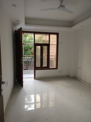 Room in 2 BHK Builder Floor at Saket – for Rent