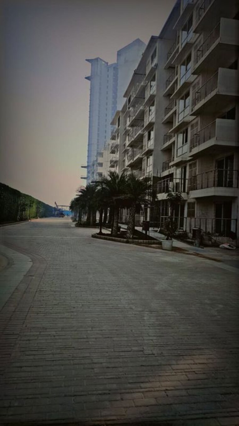  Parking, godrej-palm-retreat 3 Bedroom 2000 Sq.Ft. Apartment In Sector 150 Noida 9955534