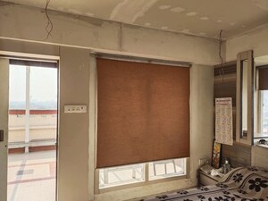 Room in 4 BHK Apartment at Southern Avenue – for Sale